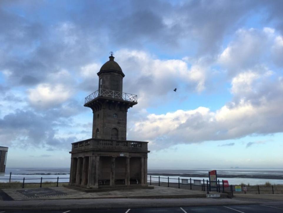2 Large Bedroom Apartment- Wifi & Parking Fleetwood Exterior photo